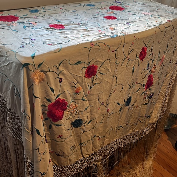 Piano Shawl Antique Silk hand embroidered fringe - Picture 8 of 10
